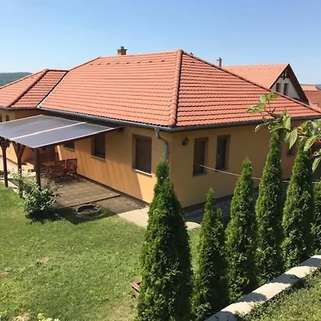 Panorama Apartman Haz Pannonhalma Exterior photo